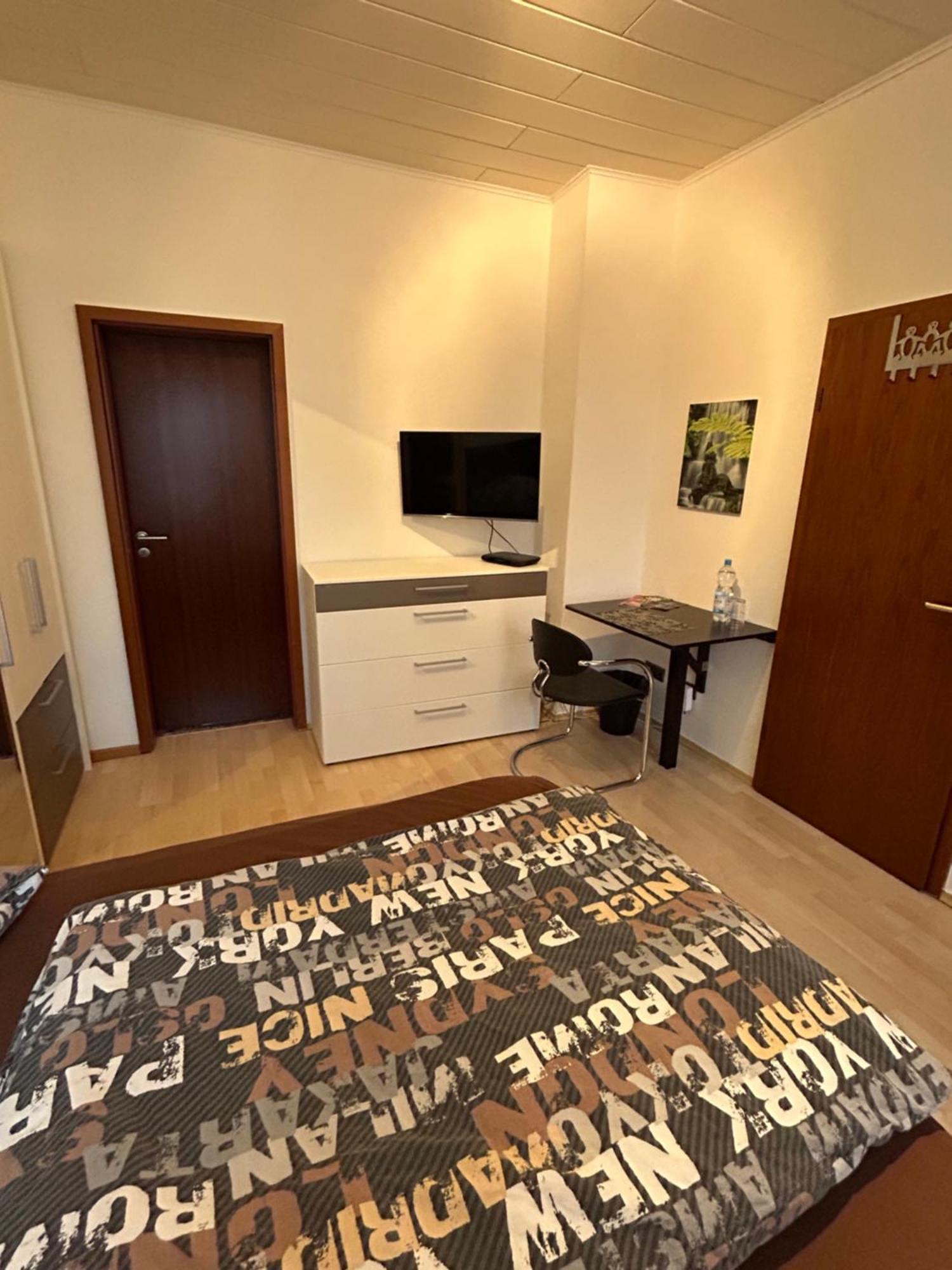 Privatzimmer Haus Gruenewald Solingen Bagian luar foto